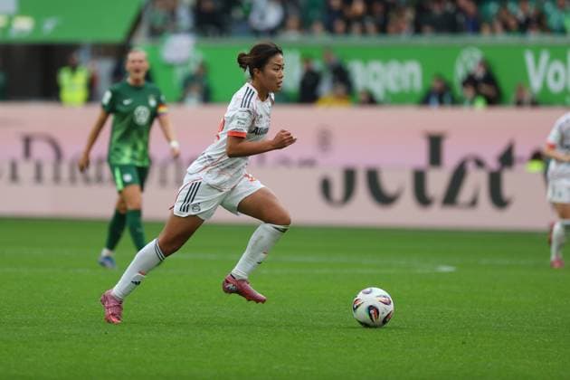 VfL Bayern, BL Women Wolfsburg, 11 10 2025, FOOTBALL VfL Wolfsburg vs FC Bayern Munich, Google Pixel Womens Bundesliga, Season 2025 26 Momoko Tanikawa FC Bayern Munich Wolfsburg