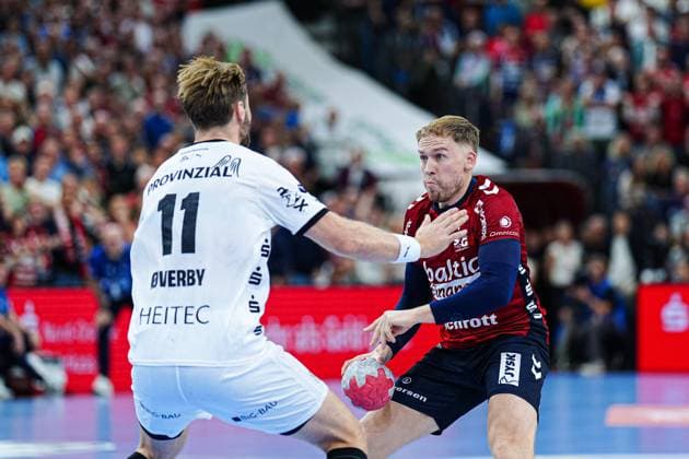 Petter Oeverby THW Kiel, 11 , Simon Pytlick SG Flensburg Handewitt, 02 GER, SG Flensburg Handewitt vs THW Kiel, Handball, Bundesliga, Matchday 8, Season 2026 2026, 11 10 2025 GER, SG Flensburg Handewitt vs THW Kiel, Handball, Bundesliga, Matchday 8, Season 2026 2026, 11 10 2025 Flensburg Copyright: xEibner-Pressefoto MarcelxvonxFehrnx EP_MFN