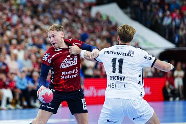 Simon Pytlick SG Flensburg Handewitt, 02 , Petter Oeverby THW Kiel, 11 GER, SG Flensburg Handewitt vs THW Kiel, Handball, Bundesliga, Matchday 8, Season 2026 2026, 11 10 2025 GER, SG Flensburg Handewitt vs THW Kiel, Handball, Bundesliga, Matchday 8, Season 2026 2026, 11 10 2025 Flensburg Copyright: xEibner-Pressefoto MarcelxvonxFehrnx EP_MFN