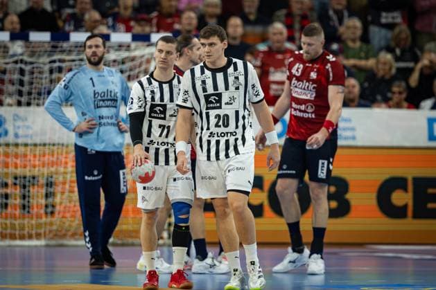DAIKIN HBL: SG Flensburg-Handewitt vs THW Kiel; 11.10.25 Elias Ellefsen a Skipagötu (Nr.71, THW Kiel), Lukas Laube (Nr.20, THW Kiel) DAIKIN HBL: SG Flensburg-Handewitt vs THW Kiel, GP JOULE Arena am 11.10.25 Copyright: xBEAUTIFULxSPORTS MarioxM.xKobergx