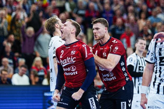 Simon Pytlick SG Flensburg Handewitt, 02 , Johannes Golla SG Flensburg Handewitt, 04 GER, SG Flensburg Handewitt vs THW Kiel, Handball, Bundesliga, Matchday 8, Season 2026 2026, 11 10 2025 GER, SG Flensburg Handewitt vs THW Kiel, Handball, Bundesliga, Matchday 8, Season 2026 2026, 11 10 2025 Flensburg Copyright: xEibner-Pressefoto MarcelxvonxFehrnx EP_MFN