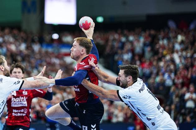 Simon Pytlick SG Flensburg Handewitt, 02 , Harald Reinkind THW Kiel, 06 GER, SG Flensburg Handewitt vs THW Kiel, Handball, Bundesliga, Matchday 8, Season 2026 2026, 11 10 2025 GER, SG Flensburg Handewitt vs THW Kiel, Handball, Bundesliga, Matchday 8, Season 2026 2026, 11 10 2025 Flensburg Copyright: xEibner-Pressefoto MarcelxvonxFehrnx EP_MFN