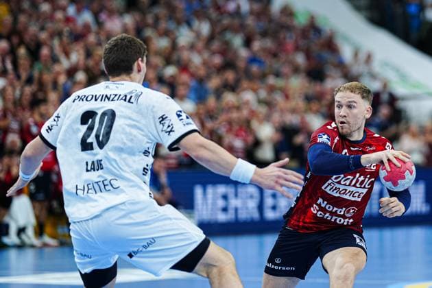 Lucas Laube THW Kiel, 20 , Simon Pytlick SG Flensburg Handewitt, 02 GER, SG Flensburg Handewitt vs THW Kiel, Handball, Bundesliga, Matchday 8, Season 2026 2026, 11 10 2025 GER, SG Flensburg Handewitt vs THW Kiel, Handball, Bundesliga, Matchday 8, Season 2026 2026, 11 10 2025 Flensburg Copyright: xEibner-Pressefoto MarcelxvonxFehrnx EP_MFN