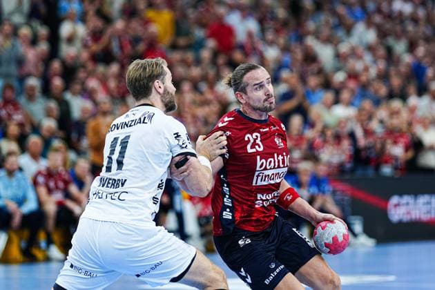 Petter Oeverby THW Kiel, 11 , Kent Robin Toennesssen SG Flensburg Handewitt, 23 GER, SG Flensburg Handewitt vs THW Kiel, Handball, Bundesliga, Matchday 8, Season 2026 2026, 11 10 2025 GER, SG Flensburg Handewitt vs THW Kiel, Handball, Bundesliga, Matchday 8, Season 2026 2026, 11 10 2025 Flensburg Copyright: xEibner-Pressefoto MarcelxvonxFehrnx EP_MFN