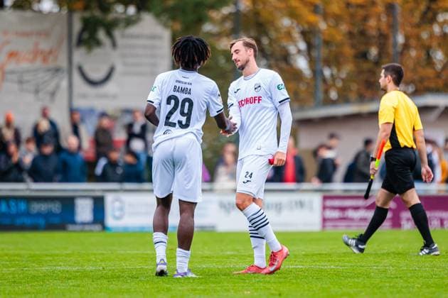 v l Emmanuel Bamba SC Verl, 02 , Michel Julius Stoecker SC Verl, 24 celebrates after 0 5 victory GER, VfL Theesen vs SC Verl, Football, Westfalenpokal, Achteilfinale, Spielzeit 2025 2026, 11 10 2025 DFL Regulations prohibit any use of photographers as image sequences and or quasi video GER, VfL Theesen vs SC Verl, Football, Westfalenpokal, Achteilfinale, Spielzeit 2025 2026, 11 10 2025 Bielefeld Copyright: xEibner-Pressefoto JanxRollingerx EP_JSK