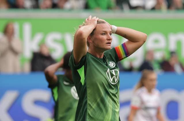 Alexandra Popp VfL Wolfsburg disappointed Football, Women, Season 2025 2026, 1 League, Google Pixel Women Bundesliga, VfL Wolfsburg vs FC Bayern Muenchen DFL REGULATIONS PROHIBIT ANY USE OF PHOTOGRAPHS AS IMAGE SEQUENCES AND OR QUASI VIDEO