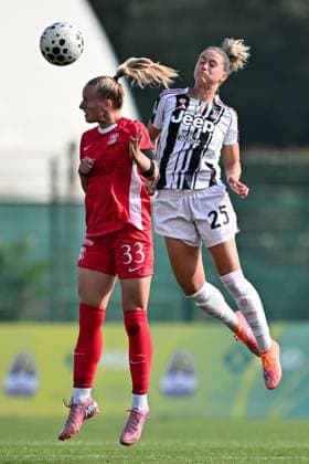 Cm Biella 11 10 25 - campionato di calcio serie A femminile Juventus-Como foto Cristiano Mazzi Image nella foto: Viola Monica Calligaris-Zara Kramzar 