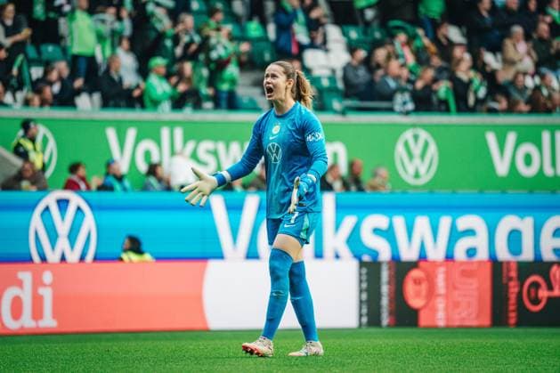 Google Pixel Frauen-Bundesliga: VfL Wolfsburg vs. FC Bayern München, 11.10.2025 JUBEL: Stina Johannes (VfL Wolfsburg, 1) zum 1:1; Fußball, Google Pixel Frauen-Bundesliga, 6. Spieltag: VfL Wolfsburg vs. FC Bayern München am 11.10.2025 in der Volkswagen Arena, Wolfsburg DFB DFL REGULATIONS PROHIBIT ANY USE OF PHOTOGRAPHS AS IMAGE SEQUENCES AND OR QUASI-VIDEO. Copyright: xBEAUTIFULxSPORTS Tonhäuserx