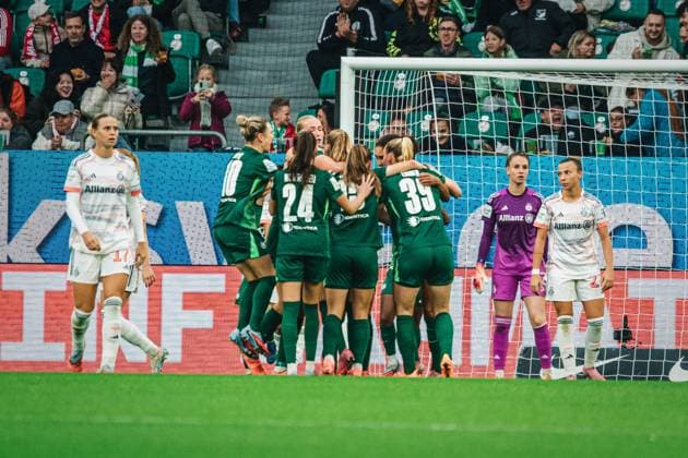 Google Pixel Frauen-Bundesliga: VfL Wolfsburg vs. FC Bayern München, 11.10.2025 JUBEL: VfL Wolfsburg zum 1:1 durch Janina Minge (VfL Wolfsburg, 6); Fußball, Google Pixel Frauen-Bundesliga, 6. Spieltag: VfL Wolfsburg vs. FC Bayern München am 11.10.2025 in der Volkswagen Arena, Wolfsburg DFB DFL REGULATIONS PROHIBIT ANY USE OF PHOTOGRAPHS AS IMAGE SEQUENCES AND OR QUASI-VIDEO. Copyright: xBEAUTIFULxSPORTS Tonhäuserx