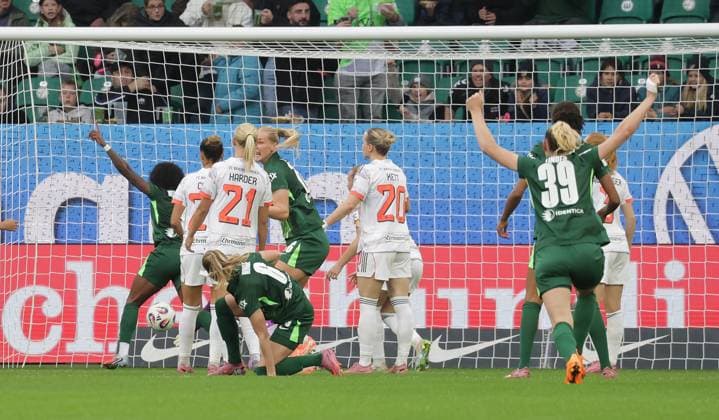 Janina Minga VfL Wolfsburg 6 scores the 1 1 Soccer, Women, Season 2025 2026, 1 League, Google Pixel Women Bundesliga, VfL Wolfsburg vs FC Bayern Muenchen DFL REGULATIONS PROHIBIT ANY USE OF PHOTOGRAPHS AS IMAGE SEQUENCES AND OR QUASI VIDEO