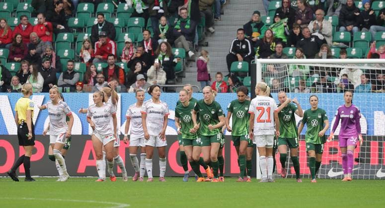 Goal celebration 1 1 by Janina Minga VfL Wolfsburg Football, Women, Season 2025 2026, 1 Liga, Google Pixel Women Bundesliga, VfL Wolfsburg vs FC Bayern Muenchen DFL REGULATIONS PROHIBIT ANY USE OF PHOTOGRAPHS AS IMAGE SEQUENCES AND OR QUASI VIDEO