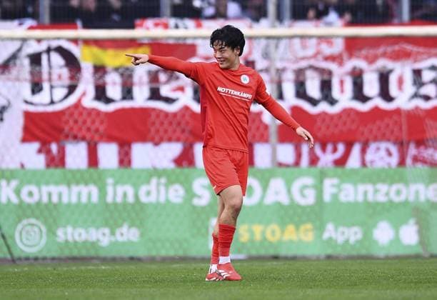 Rot Weiß Oberhausen Rot Weiss Essen FOR EDITORIAL PURPOSES ONLY EDITORIAL USE ONLY p Football Niederrheinpokal 2 Runde Rot Weiß Oberhausen Rot Weiss Essen on 11 10 2025 at Stadion Niederrhein in Oberhausen Seok ju Hong Rot Weiß Oberhausen is happy about the 3 1 Germany Nordrhein Westfalen Oberhausen Copyright ThorstenxTillmann Copyright: ThorstenxTillmann doc82rw3bg68q1gfe0oot0 ,EDITORIAL USE ONLY Copyright: ThorstenxTillmann