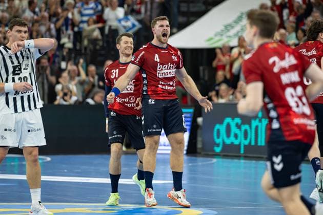 DAIKIN HBL: SG Flensburg-Handewitt vs THW Kiel; 11.10.25 Jubel Torjubel bei Johannes Golla (Nr.04, SG Flensburg-Handewitt) DAIKIN HBL: SG Flensburg-Handewitt vs THW Kiel, GP JOULE Arena am 11.10.25 Copyright: xBEAUTIFULxSPORTS MarioxM.xKobergx