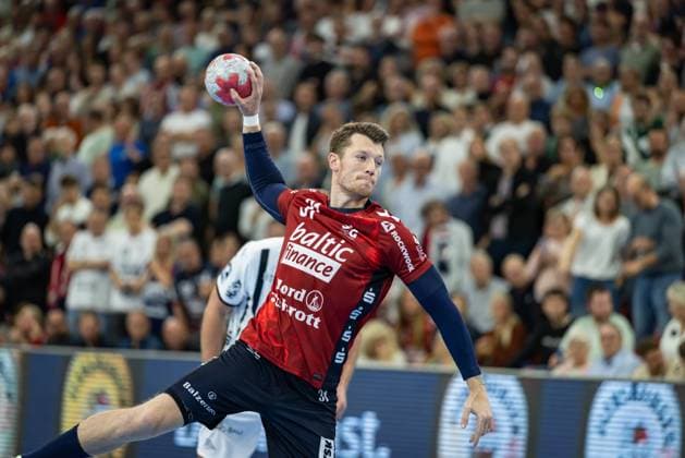 DAIKIN HBL: SG Flensburg-Handewitt vs THW Kiel; 11.10.25 Emil Jakobsen (Nr.31, SG Flensburg-Handewitt) im Angriff DAIKIN HBL: SG Flensburg-Handewitt vs THW Kiel, GP JOULE Arena am 11.10.25 Copyright: xBEAUTIFULxSPORTS MarioxM.xKobergx