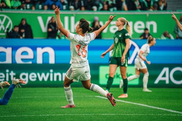 Google Pixel Frauen-Bundesliga: VfL Wolfsburg vs. FC Bayern München, 11.10.2025 JUBEL: Momoko Tanikawa (FC Bayern München, 18) zum 1:2 für FC Bayern München; Fußball, Google Pixel Frauen-Bundesliga, 6. Spieltag: VfL Wolfsburg vs. FC Bayern München am 11.10.2025 in der Volkswagen Arena, Wolfsburg DFB DFL REGULATIONS PROHIBIT ANY USE OF PHOTOGRAPHS AS IMAGE SEQUENCES AND OR QUASI-VIDEO. Copyright: xBEAUTIFULxSPORTS Tonhäuserx