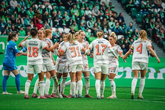 Google Pixel Frauen-Bundesliga: VfL Wolfsburg vs. FC Bayern München, 11.10.2025 JUBEL: Momoko Tanikawa (FC Bayern München, 18) zum 1:2 für FC Bayern München; Fußball, Google Pixel Frauen-Bundesliga, 6. Spieltag: VfL Wolfsburg vs. FC Bayern München am 11.10.2025 in der Volkswagen Arena, Wolfsburg DFB DFL REGULATIONS PROHIBIT ANY USE OF PHOTOGRAPHS AS IMAGE SEQUENCES AND OR QUASI-VIDEO. Copyright: xBEAUTIFULxSPORTS Tonhäuserx