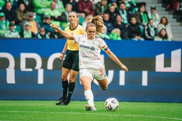 Google Pixel Frauen-Bundesliga: VfL Wolfsburg vs. FC Bayern München, 11.10.2025 Georgia Stanway (FC Bayern München, 31) schießt aufs Tor; Fußball, Google Pixel Frauen-Bundesliga, 6. Spieltag: VfL Wolfsburg vs. FC Bayern München am 11.10.2025 in der Volkswagen Arena, Wolfsburg DFB DFL REGULATIONS PROHIBIT ANY USE OF PHOTOGRAPHS AS IMAGE SEQUENCES AND OR QUASI-VIDEO. Copyright: xBEAUTIFULxSPORTS Tonhäuserx