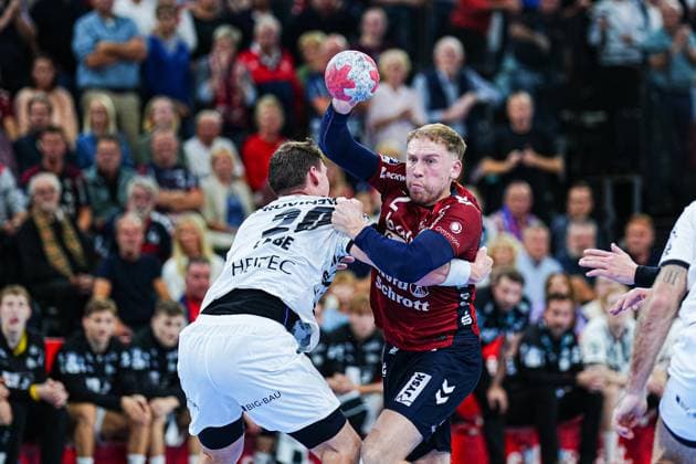 Lucas Laube THW Kiel, 20 , Simon Pytlick SG Flensburg Handewitt, 02 GER, SG Flensburg Handewitt vs THW Kiel, Handball, Bundesliga, Matchday 8, Season 2026 2026, 11 10 2025 GER, SG Flensburg Handewitt vs THW Kiel, Handball, Bundesliga, Matchday 8, Season 2026 2026, 11 10 2025 Flensburg Copyright: xEibner-Pressefoto MarcelxvonxFehrnx EP_MFN