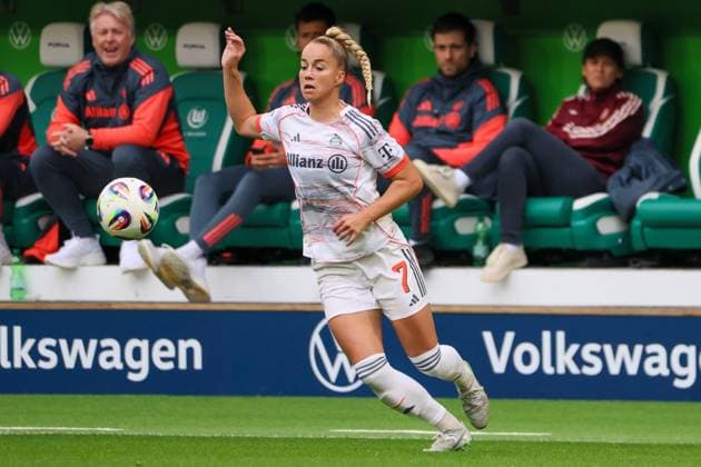 Wolfsburg, Germany 11 October 2025 1 BL Women 2025 2026 VfL Wolfsburg vs FC Bayern Munich In the picture Giulia Gwinn FCB DFB regulations prohibit any use of photographs as image sequences and or quasi video AOK Stadion Niedersachsen Copyright: xFotostandx xFantinix