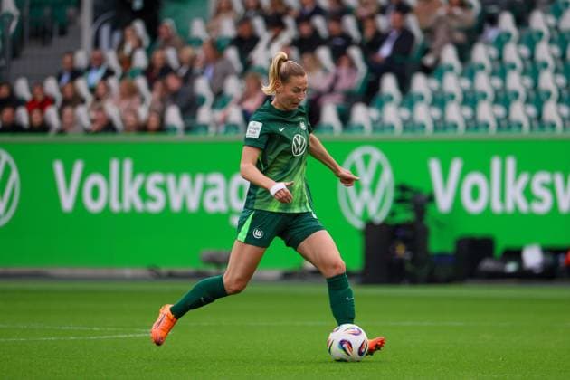 Wolfsburg, Germany 11 October 2025 1 BL Women 2025 2026 VfL Wolfsburg vs FC Bayern Munich In picture Sarai Linder VfL DFB regulations prohibit any use of photographs as image sequences and or quasi video AOK Stadion Niedersachsen Copyright: xFotostandx xFantinix