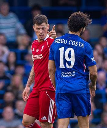 Football - LFC Foundation Friendly - Chelsea FC Legends v Liverpool FC Legends LONDON, ENGLAND - Saturday, October 11, 2025: Liverpool s Martin Skrtel (L) clashes with Chelsea s Diego Costa during the LFC Foundation match between Chelsea FC Legends and Liverpool FC Legends at Stamford Bridge. (Photo by David Rawcliffe Propaganda) LONDON Stamford Bridge GREATER LONDON ENGLAND  Copyright: xDavidxRawcliffex P2025-10-11-Chelsea_Legends_Liverpool_Legends-111