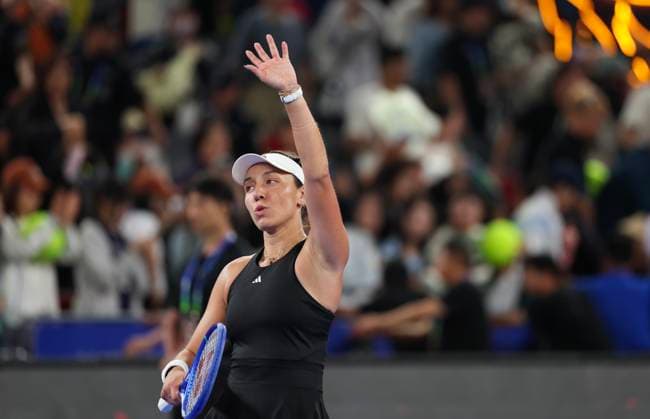 (251011) -- WUHAN, Oct. 11, 2025 -- Jessica Pegula celebrates during the women s singles semifinal between Jessica Pegula of the United States and Aryna Sabalenka of Belarus at the 2025 Wuhan Open tennis tournament in Wuhan, central China s Hubei Province, Oct. 11, 2025. ) (SP)CHINA-WUHAN-TENNIS-WUHAN OPEN-WOMEN S SINGLES (CN) BaixXuefei 