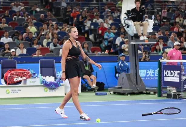 (251011) -- WUHAN, Oct. 11, 2025 -- Aryna Sabalenka throws her racket away during the women s singles semifinal between Jessica Pegula of the United States and Aryna Sabalenka of Belarus at the 2025 Wuhan Open tennis tournament in Wuhan, central China s Hubei Province, Oct. 11, 2025. ) (SP)CHINA-WUHAN-TENNIS-WUHAN OPEN-WOMEN S SINGLES (CN) BaixXuefei 