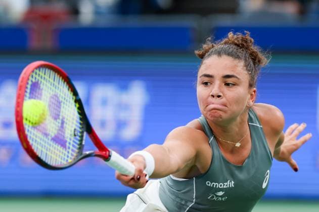 WUHAN, CHINA - OCTOBER 11: Jasmine Paolini of Italy returns a shot in the Women s Singles Semifinal match against Coco Gauff of the United States on day 8 of 2025 Wuhan Open at Optics Valley International Tennis Center on October 11, 2025 in Wuhan, Hubei Province of China.  Copyright: xVCGx 111596586821