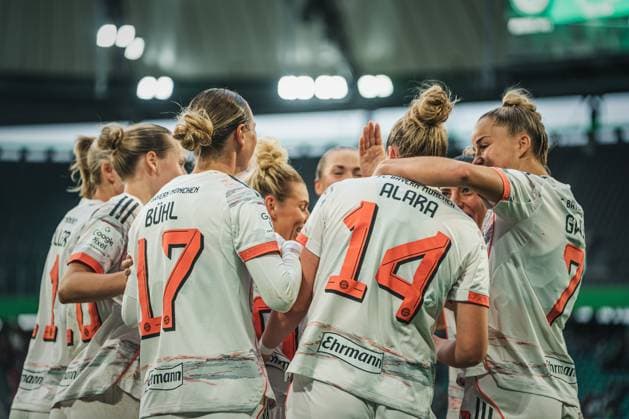 Google Pixel Frauen-Bundesliga: VfL Wolfsburg vs. FC Bayern München, 11.10.2025 JUBEL: Alara ?ehitler (FC Bayern München, 14) zum 1:3; Fußball, Google Pixel Frauen-Bundesliga, 6. Spieltag: VfL Wolfsburg vs. FC Bayern München am 11.10.2025 in der Volkswagen Arena, Wolfsburg DFB DFL REGULATIONS PROHIBIT ANY USE OF PHOTOGRAPHS AS IMAGE SEQUENCES AND OR QUASI-VIDEO. Copyright: xBEAUTIFULxSPORTS Tonhäuserx