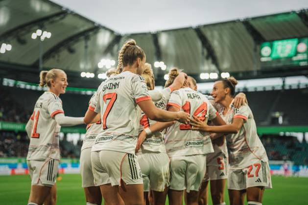 Google Pixel Frauen-Bundesliga: VfL Wolfsburg vs. FC Bayern München, 11.10.2025 JUBEL: Alara ?ehitler (FC Bayern München, 14) zum 1:3; Fußball, Google Pixel Frauen-Bundesliga, 6. Spieltag: VfL Wolfsburg vs. FC Bayern München am 11.10.2025 in der Volkswagen Arena, Wolfsburg DFB DFL REGULATIONS PROHIBIT ANY USE OF PHOTOGRAPHS AS IMAGE SEQUENCES AND OR QUASI-VIDEO. Copyright: xBEAUTIFULxSPORTS Tonhäuserx