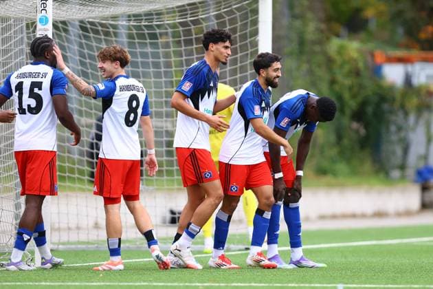 10 Immanuel Pherai Hamburger SV U21 celebrates his goal to make it 5 1 Football I Mens I Regionalliga Nord I Season 2025 2026 I Matchday 14 I Hamburger SV U21 SV Werder Bremen U23 I 11 10 2025 I Stadion Hoheluft