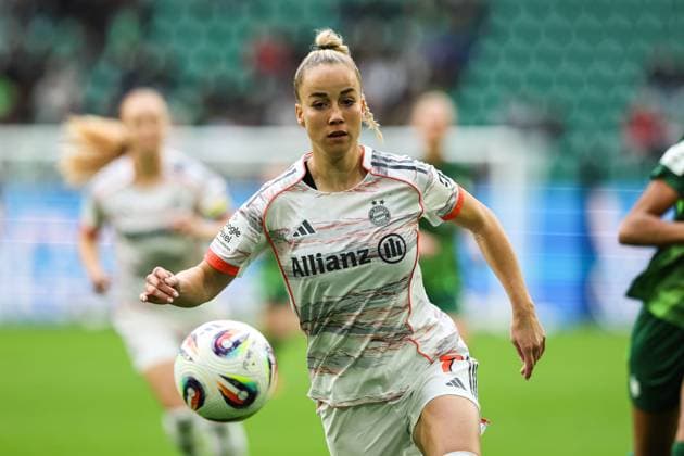 Giulia Gwinn Bayern Munich,7 Google Pixel Womens Bundesliga Season 2025 2026 VfL Wolfsburg vs FC Bayern Munich at the Volkswagen Arena in Wolfsburg Action,Soccer,Woman,Women,Ladies,Germany,11 10 2025
