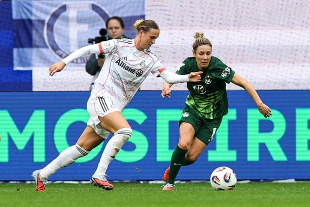 Goalscorer Klara Bühl Bayern Munich,17 scores to 0 1 Google Pixel Womens Bundesliga Season 2025 2026 VfL Wolfsburg vs FC Bayern Munich at the Volkswagen Arena in Wolfsburg Action,soccer,woman,women,ladies,Germany,11 10 2025