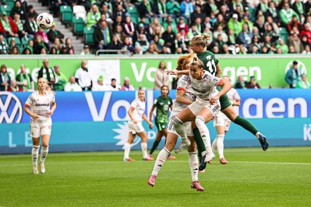 Alexandra Popp VfL Wolfsburg,11 vs Giulia Gwinn Bayern Munich,7 Google Pixel Womens Bundesliga Season 2025 2026 VfL Wolfsburg vs FC Bayern Munich at the Volkswagen Arena in Wolfsburg Action,Soccer,Woman,Women,Ladies,Germany,11 10 2025