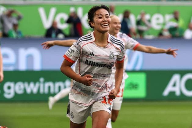 Goalscorer Momoko Tanikawa Bayern Munich,18 scores to 1 2 Google Pixel Womens Bundesliga Season 2025 2026 VfL Wolfsburg vs FC Bayern Munich at the Volkswagen Arena in Wolfsburg Action,Soccer,Woman,Women,Ladies,Germany,11 10 2025