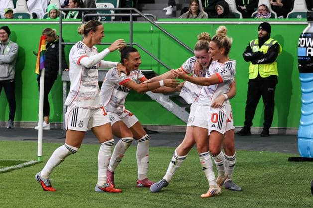Goal celebration Alara Sehitler Bayern Munich,14 scores to 1 3 Google Pixel Womens Bundesliga Season 2025 2026 VfL Wolfsburg vs FC Bayern Munich at the Volkswagen Arena in Wolfsburg action,soccer,woman,women,ladies,Germany,11 10 2025
