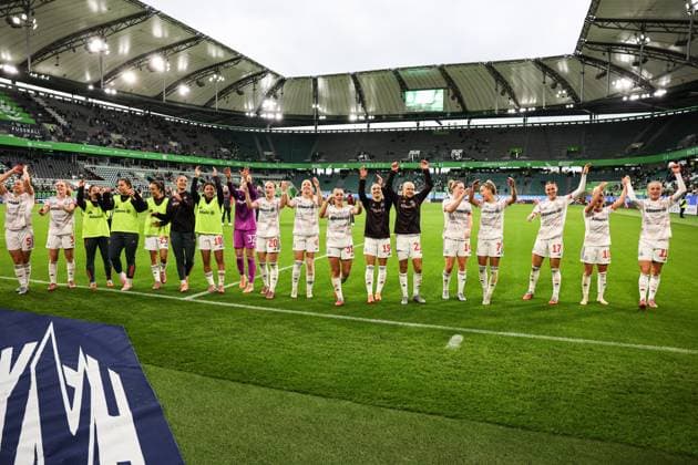 The FC Bayern Munich team celebrates the victory in front of the fan block Google Pixel Womens Bundesliga Season 2025 2026 VfL Wolfsburg vs FC Bayern Munich at the Volkswagen Arena in Wolfsburg Action,Football,Woman,Women,Ladies,Germany,11 10 2025