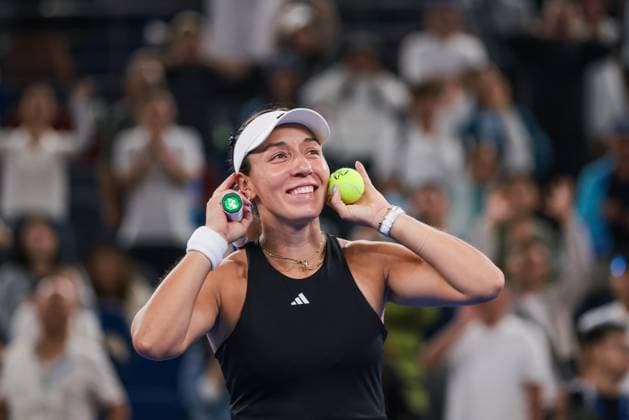 WUHAN, CHINA - OCTOBER 11: Jessica Pegula of the United States reacts in the Women s Singles Semifinal match against Aryna Sabalenka of Belarus on day 8 of 2025 Wuhan Open at Optics Valley International Tennis Center on October 11, 2025 in Wuhan, Hubei Province of China.  Copyright: xVCGx 111596588861
