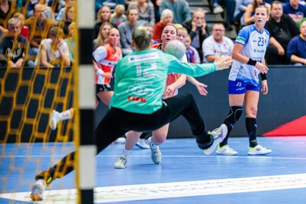 v l Johanna Fossum Sport Union Neckarsulm, 12 , Diana Magnusdottir HSG Blomberg Lippe, 07 GER, HSG Blomberg Lippe vs Sport Union Neckarsulm, Handball, 1 Bundesliga Women, Matchday 5, Season 2025 2026, 11 10 2025 GER, HSG Blomberg Lippe vs Sport Union Neckarsulm, Handball, 1 Bundesliga Women, Matchday 5, Season 2025 2026, 11 10 2025 Blomberg Copyright: xEibner-Pressefoto JanxRollingerx EP_JSK