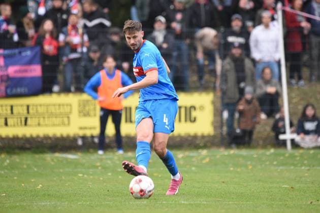 Soccer I Men I Season 2025 2026 I Regionalliga Nord I 14 Matchday I Altona 93 SV Drochtersen Assel I 11 10 2025 Nikola Serra 4, SVDA For editorial use only Hamburg Adolf Jäger Kampfbahn, Griegstr 62 Hamburg Germany Copyright: xLobeca RobertoxSeidelx