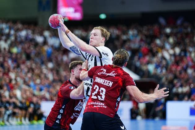 Johannes Golla SG Flensburg Handewitt, 04 , Eric Johansson THW Kiel, 21 , Kent Robin Toennesssen SG Flensburg Handewitt, 23 GER, SG Flensburg Handewitt vs THW Kiel, Handball, Bundesliga, Matchday 8, Season 2026 2026, 11 10 2025 GER, SG Flensburg Handewitt vs THW Kiel, Handball, Bundesliga, Matchday 8, Season 2026 2026, 11 10 2025 Flensburg Copyright: xEibner-Pressefoto MarcelxvonxFehrnx EP_MFN
