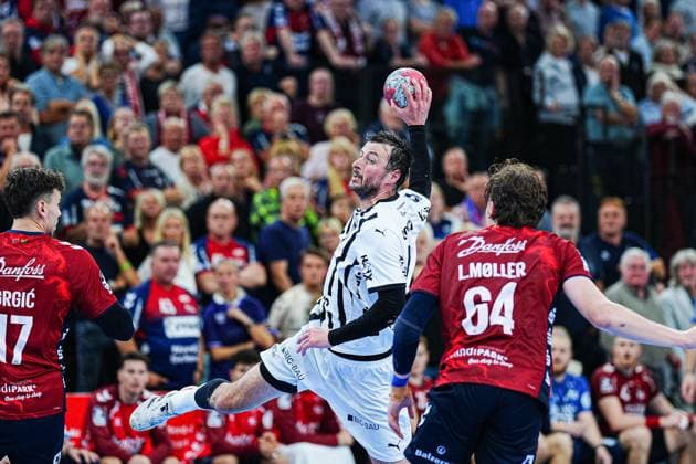 Throw Goal Domagoj Duvnjak THW Kiel, 04 GER, SG Flensburg Handewitt vs THW Kiel, Handball, Bundesliga, Matchday 8, Season 2026 2026, 11 10 2025 GER, SG Flensburg Handewitt vs THW Kiel, Handball, Bundesliga, Matchday 8, Season 2026 2026, 11 10 2025 Flensburg Copyright: xEibner-Pressefoto MarcelxvonxFehrnx EP_MFN