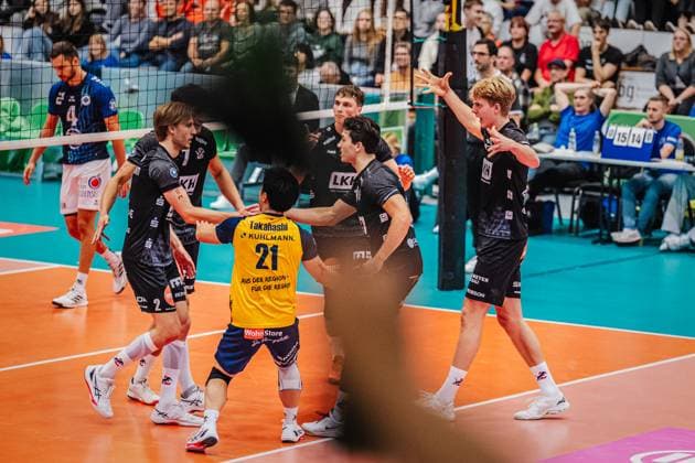 Volleyball mens season 2025 2026 League Cup 2025 VfB Friedrichshafen vs SVG Lüneburg 11 10 2025 The SVG Lüneburg team celebrates