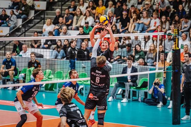 Volleyball mens season 2025 2026 League Cup 2025 VfB Friedrichshafen vs SVG Lüneburg 11 10 2025 Santeri Välimaa 12 SVG Lüneburg plays the ball to Jackson Howe 6 SVG Lüneburg