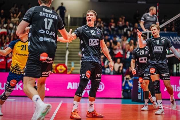 Volleyball mens season 2025 2026 League Cup 2025 VfB Friedrichshafen vs SVG Lüneburg 11 10 2025 Santeri Välimaa 12 SVG Lüneburg celebrates with Axel Enlund 17 SVG Lüneburg