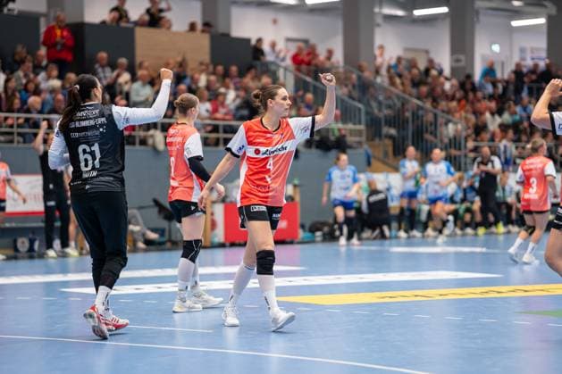 HSG Blomberg Lippe GER vs Sport Union Neckarsulm GER , Handball, 1 Handball Bundesliga Women, 5 Matchday, 11 10 2025, Season 2025 2026, Blomberg Andrea Jacobsen HSG Blomberg Lippe, 04 cheers after a goal Blomberg Sporthalle an der Ulmenallee Germany