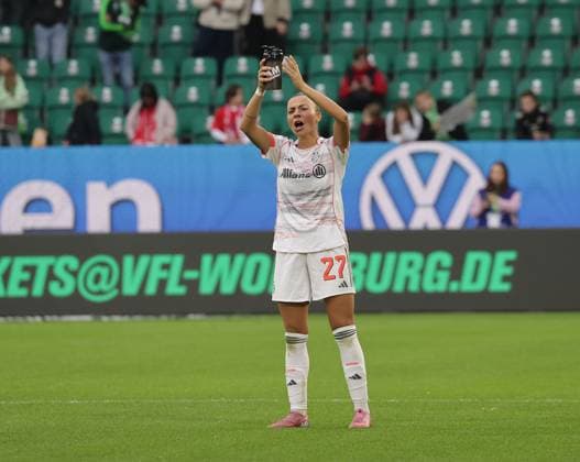 Arianna Caruso FC Bayern Muenchen Football, Women, Season 2025 2026, 1 League, Google Pixel Women Bundesliga, VfL Wolfsburg vs FC Bayern Muenchen, 1 3 DFL REGULATIONS PROHIBIT ANY USE OF PHOTOGRAPHS AS IMAGE SEQUENCES AND OR QUASI VIDEO