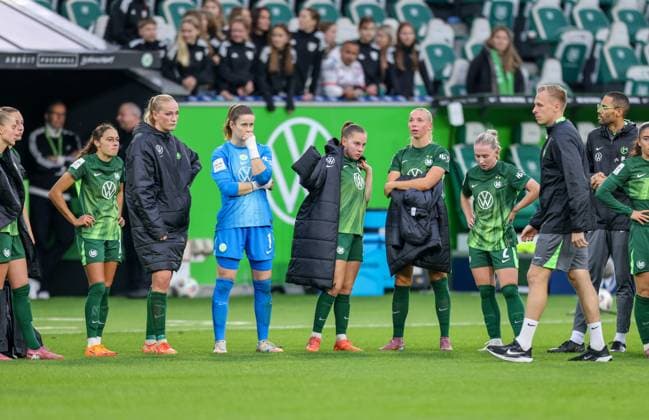 DEU, Wolfsburg, VfL Wolfsburg vs FC Bayern Munich, Google Pixel Bundesliga, DFB, Saison 2526, Volkswagen Arena, 6 Spieltag im Bild Disappointment at VfL Wolfsburg after the defeat, Stina Johannes VfL Wolfsburg 1 DFB DFL REGULATIONS PROHIBIT ANY USE OF PHOTOGRAPHS AS IMAGE SEQUENCES AND OR QUASI VIDEO, 11 10 2025 Copyright: HMBxMedia HendrikxHamelau