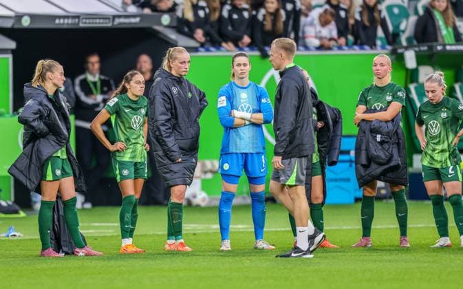 DEU, Wolfsburg, VfL Wolfsburg vs FC Bayern Munich, Google Pixel Bundesliga, DFB, Saison 2526, Volkswagen Arena, 6 Spieltag im Bild Disappointment at VfL Wolfsburg after the defeat, Stina Johannes VfL Wolfsburg 1 DFB DFL REGULATIONS PROHIBIT ANY USE OF PHOTOGRAPHS AS IMAGE SEQUENCES AND OR QUASI VIDEO, 11 10 2025 Copyright: HMBxMedia HendrikxHamelau