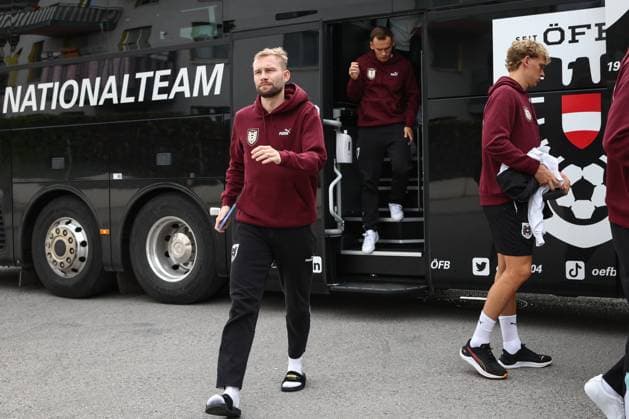 SOCCER - FIFA WC quali, ROU vs AUT VIENNA,AUSTRIA,11.OCT.25 - SOCCER - FIFA World Cup, WM, Weltmeisterschaft, Fussball 2026, European Qualifiers, group stage, OEFB international match, Länderspiel, Nationalmannschaft Romania vs Austria, preview, training Team AUT. Image shows Konrad Laimer, Nikolaus Wurmbrand and Leopold Querfeld (AUT). GEPAxpictures xArminxRauthner